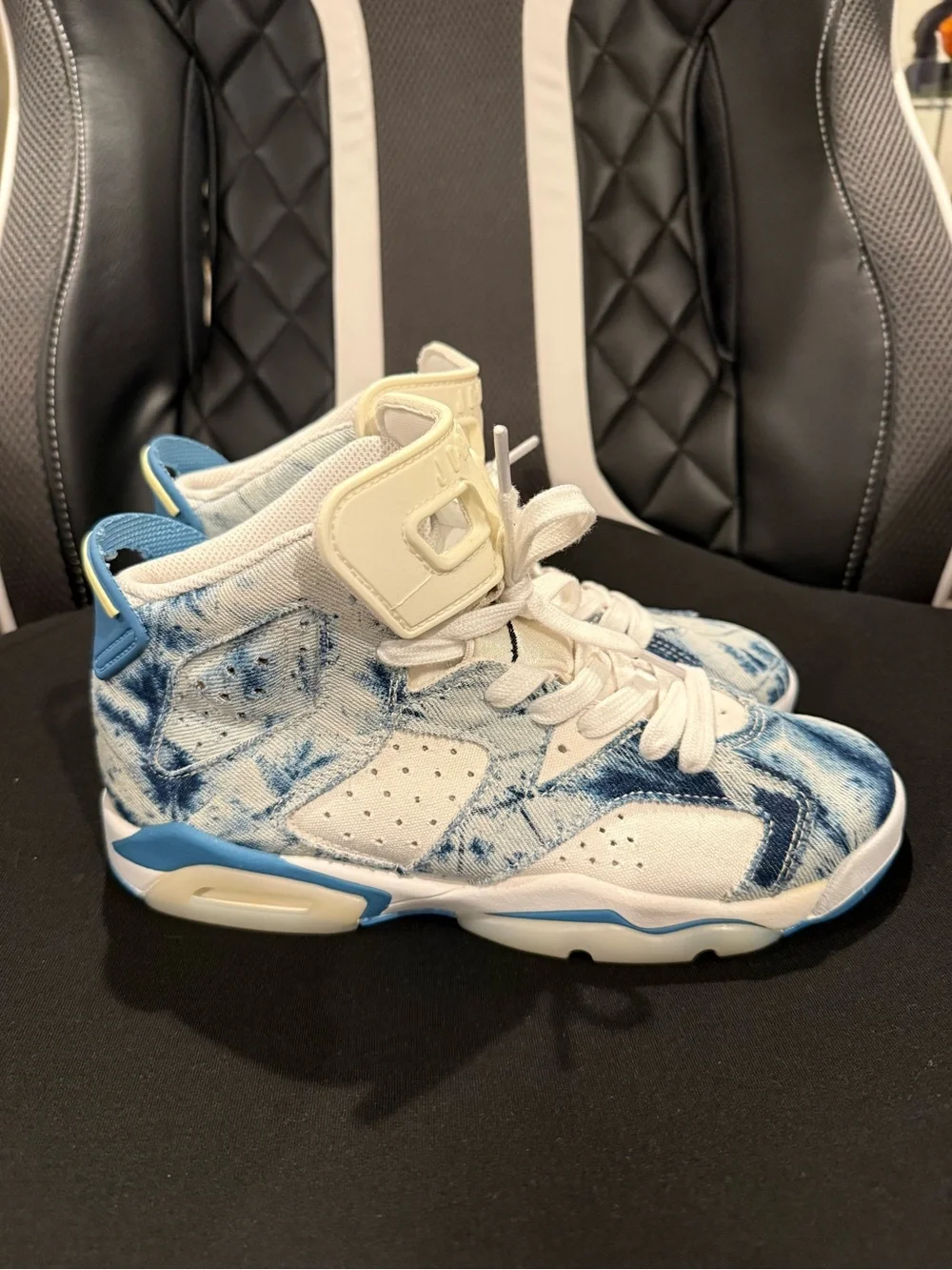 Size 8W / 6.5Y - Jordan 6 Retro “Washed Denim” 2022 GS